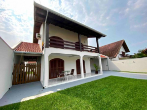 Caiobá - Casa 4 quartos com AR, espaçosa e perto do mar